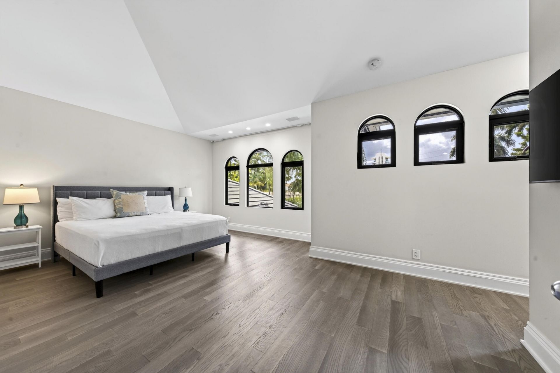 2561 Lucille Drive, Fort Lauderdale, FL 33316 Photo