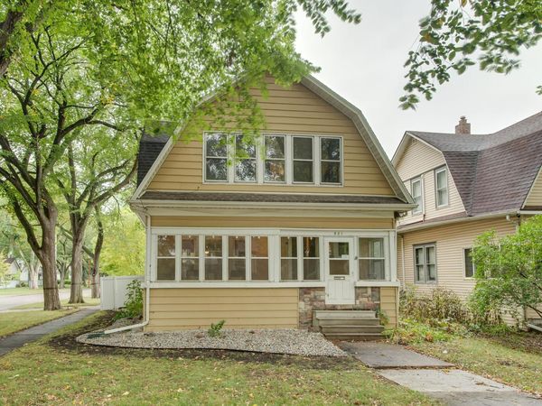 921 10th Street S, Fargo, ND 58103