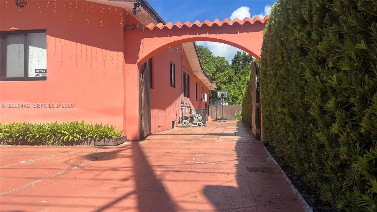 2331 SW 7th St, Miami, FL 33135 Photo