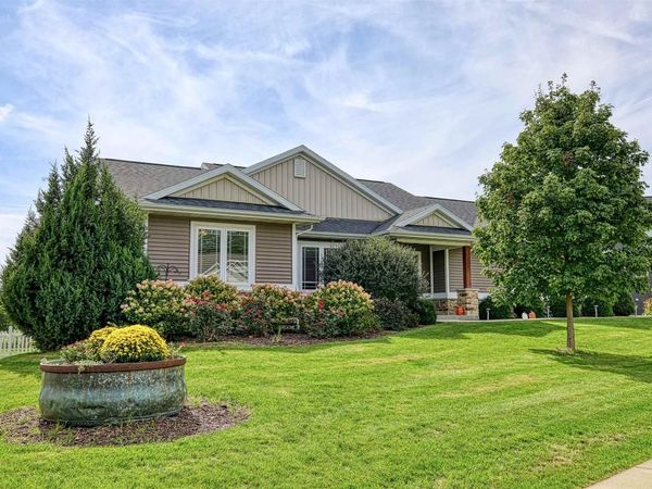 601 Wheatland Drive, Cambridge, WI 53523