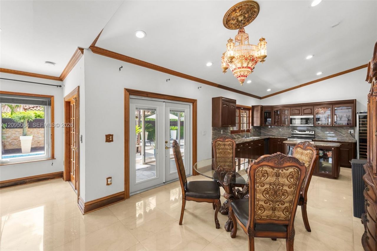 11000 SW 32nd St , Miami, FL 33165 Photo