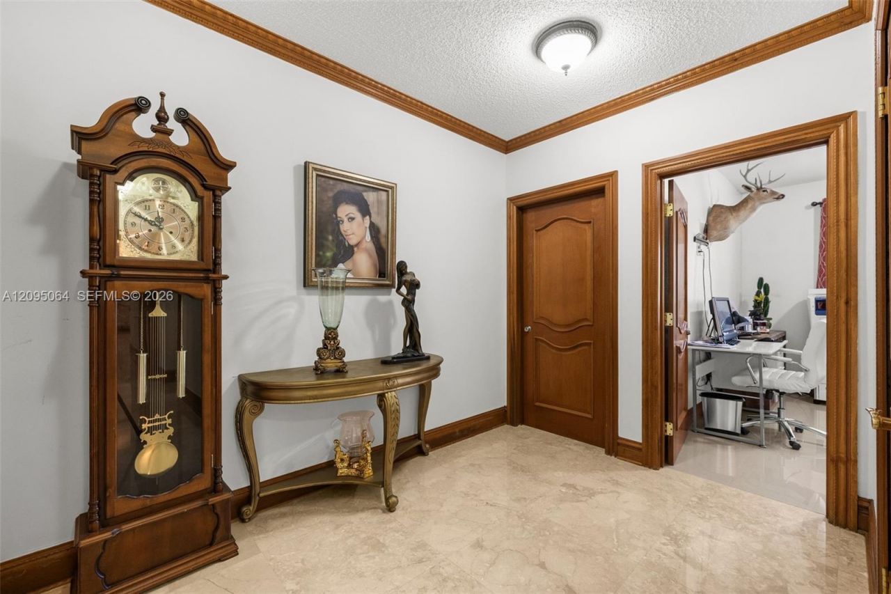 11000 SW 32nd St , Miami, FL 33165 Photo