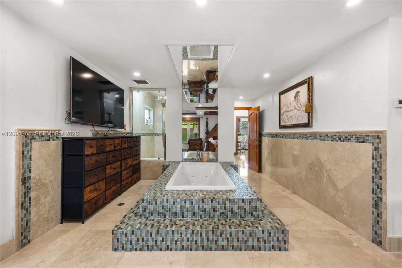 11000 SW 32nd St , Miami, FL 33165 Photo