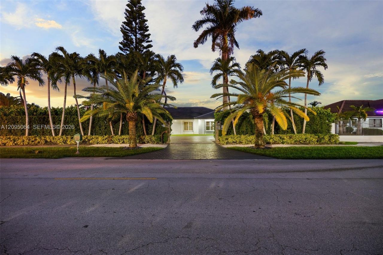 11000 SW 32nd St , Miami, FL 33165 Photo