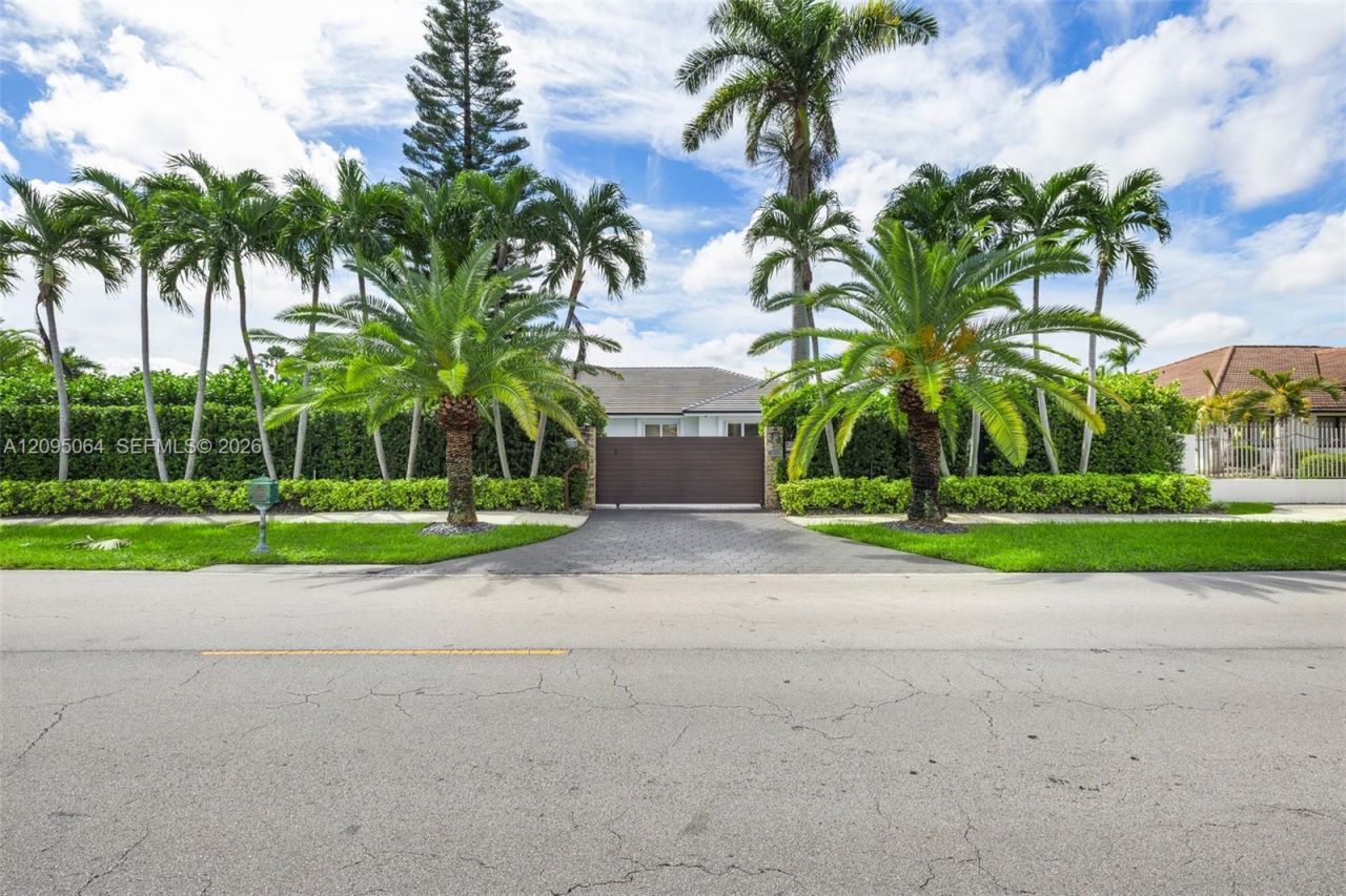 11000 SW 32nd St , Miami, FL 33165 Photo