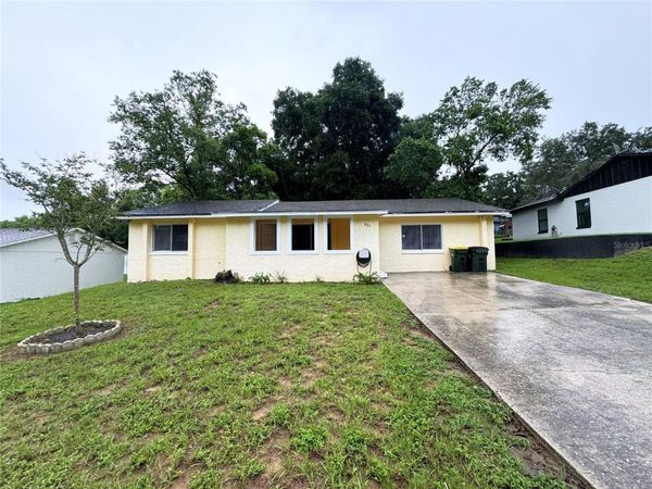231 N DISSTON AVENUE , CLERMONT, FL 34711