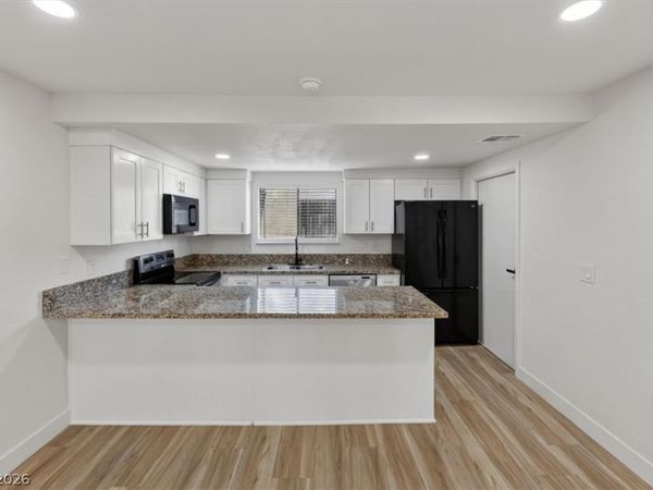 4454 W Desert Inn Road, Unit D, Las Vegas, NV 89102