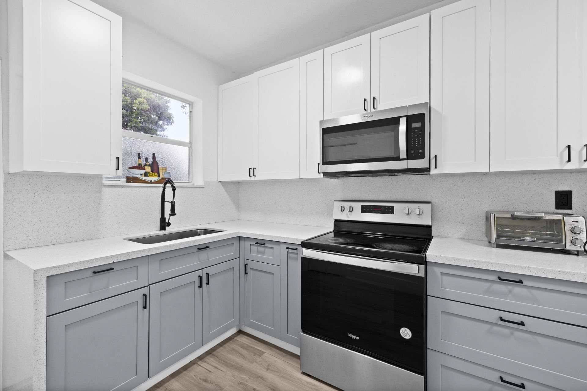 28 NE 165th Street, Miami, FL 33162 Photo