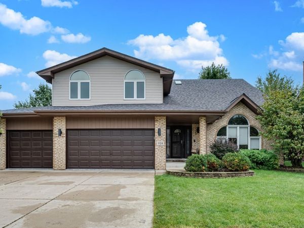 1124 Covington Drive , Lemont, IL 60439