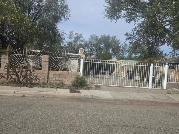 1123 Aztec Road NW, Albuquerque, NM 87107