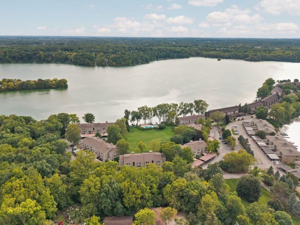 1660 Cliffs Landing, Unit 102, Ypsilanti, MI 48198