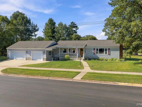 602 S 11th Street, Gladstone, MI 49829