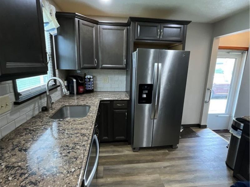 525 W Omar Street, Struthers, OH 44471 Photo 5