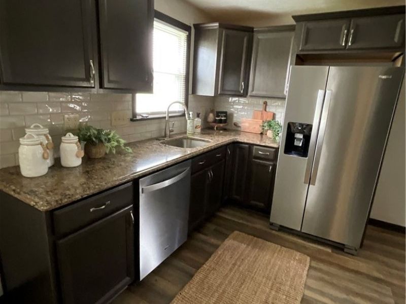 525 W Omar Street, Struthers, OH 44471 Photo 6