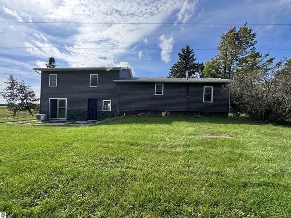 930 Reed Road, Sterling, MI 48659