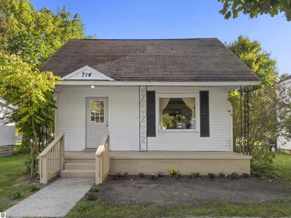 714 James Street, Frankfort, MI 49635