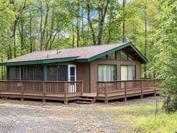 125 Rodeo Drive , Hawley, PA 18428