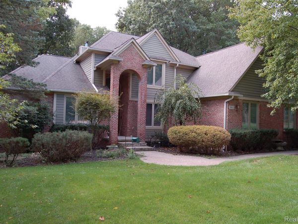 9843 Creekwood Trail , Springfield Township, Mi 48350