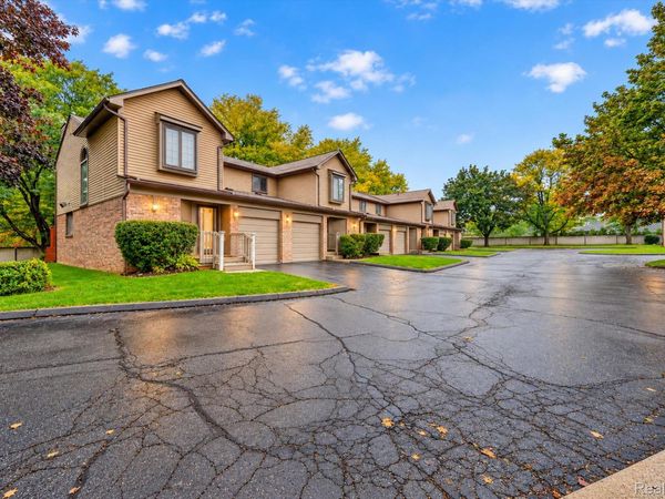 18688 W 13 Mile Road, Unit 5, Beverly Hills Village, Mi 48025