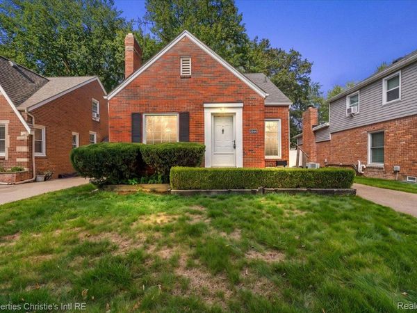1544 Hampton Road, Grosse Pointe Woods, Mi 48236