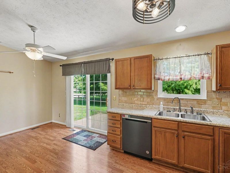 8102 Sterling Spring Drive, Goshen Township, OH 45140 Photo 10