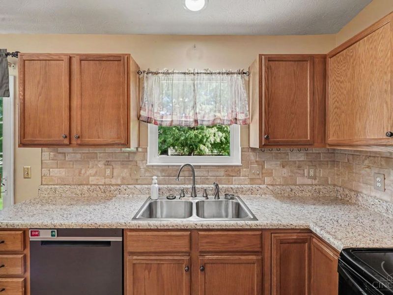 8102 Sterling Spring Drive, Goshen Township, OH 45140 Photo 11