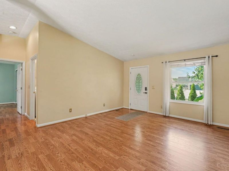 8102 Sterling Spring Drive, Goshen Township, OH 45140 Photo 3