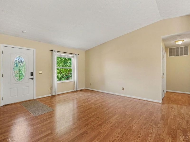8102 Sterling Spring Drive, Goshen Township, OH 45140 Photo 4