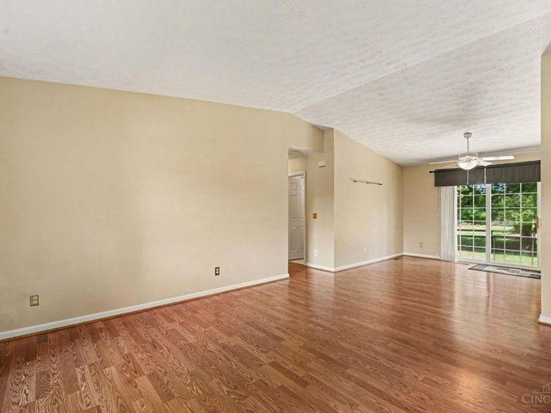 8102 Sterling Spring Drive, Goshen Township, OH 45140 Photo 5