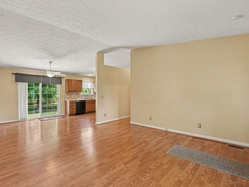 8102 Sterling Spring Drive, Goshen Township, OH 45140 Photo 6
