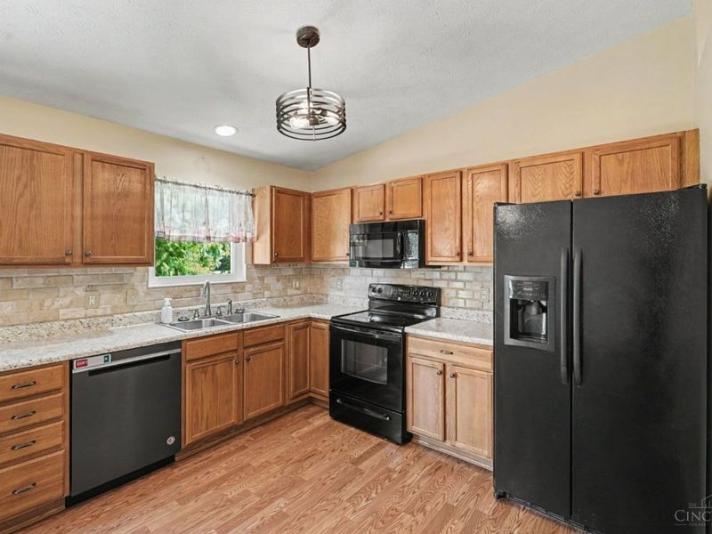 8102 Sterling Spring Drive, Goshen Township, OH 45140 Photo 9