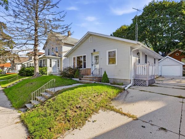 915 N 9th STREET, Manitowoc, WI 54220