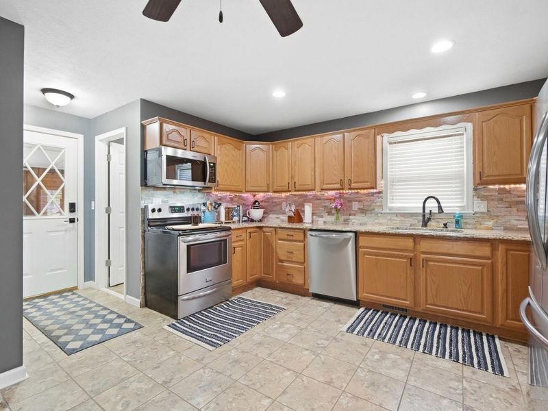 605 Dearbaugh Avenue, Wapakoneta, OH 45895 Photo 11