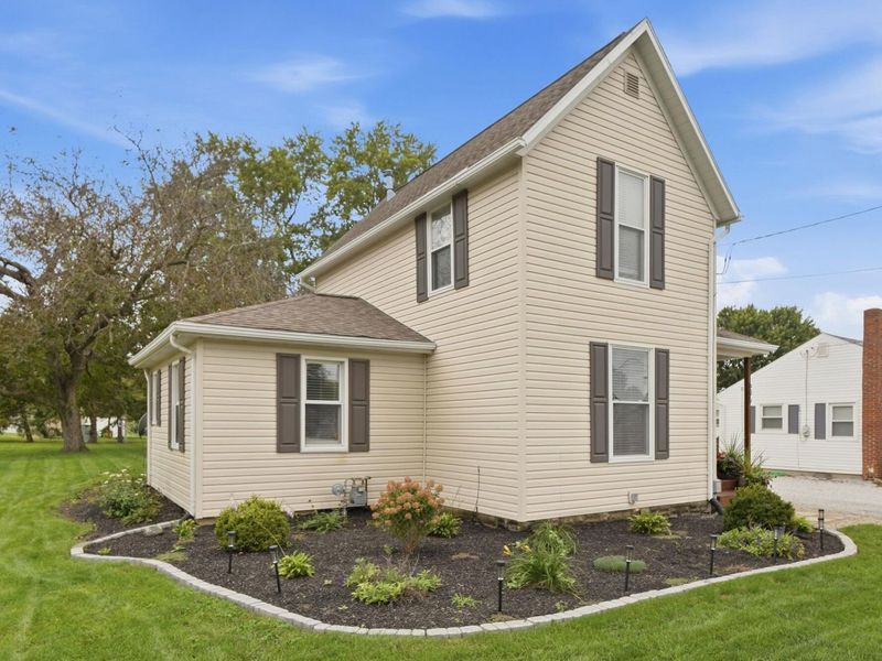 605 Dearbaugh Avenue, Wapakoneta, OH 45895 Photo 2
