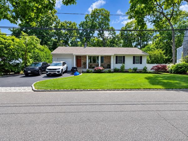 1026 Washington Avenue , West Islip, NY 11795