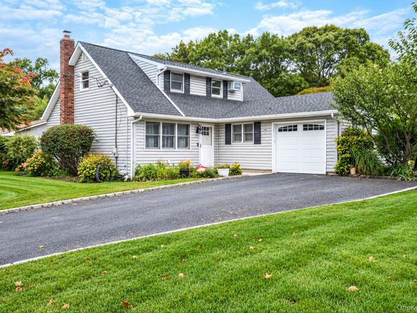 1 Allegheny Drive S, Farmingville, NY 11738