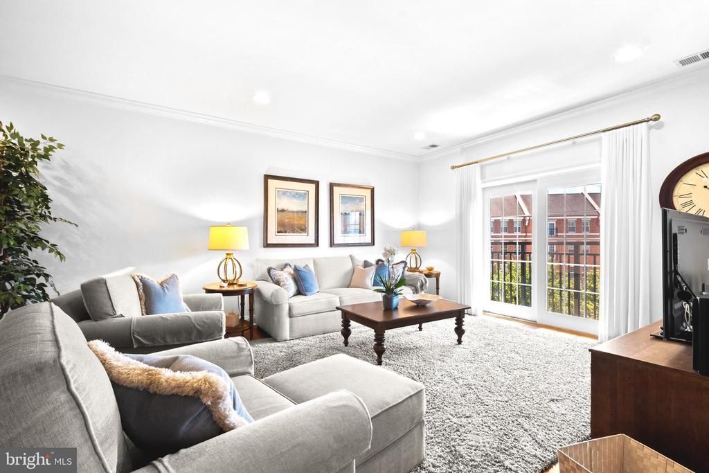 500 Regatta Drive, Unit 2540, Philadelphia, PA 19146 Main Photo