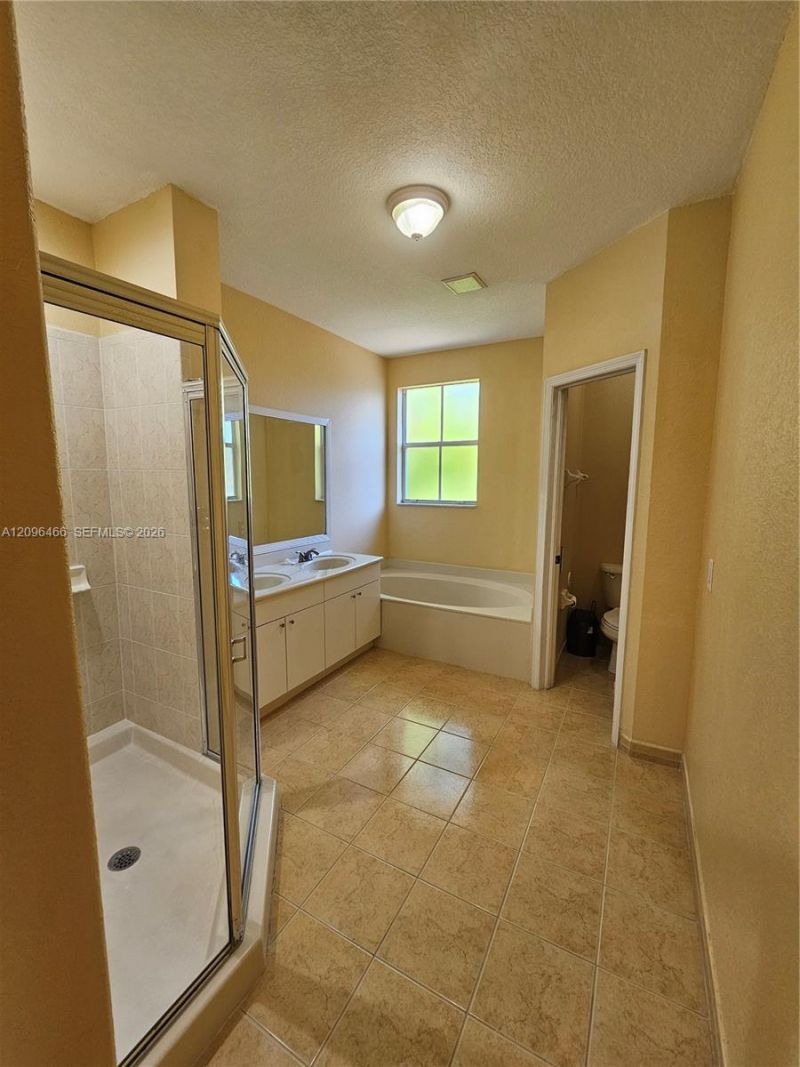 16658 SW 79th Ter , Miami, FL 33193 Photo