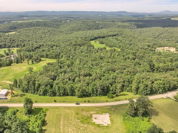 2 Nashville Hwy , Deer Lodge, TN 37726