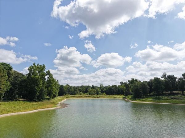 961 County Road 484 , Palestine, TX 75803
