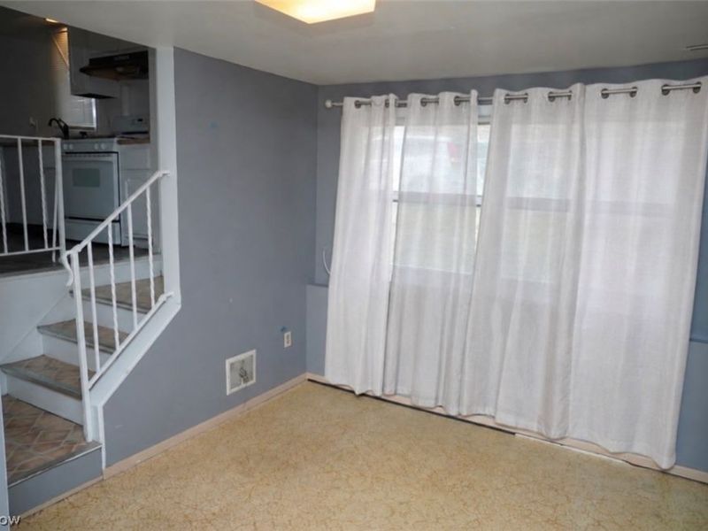 11404 Wallingford Avenue, Garfield Heights, OH 44125 Photo 8
