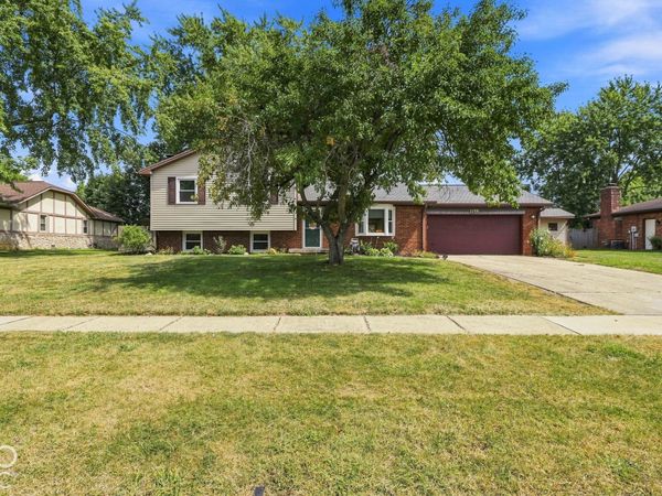 1159 Cambridge Drive , Greenwood, IN 46142
