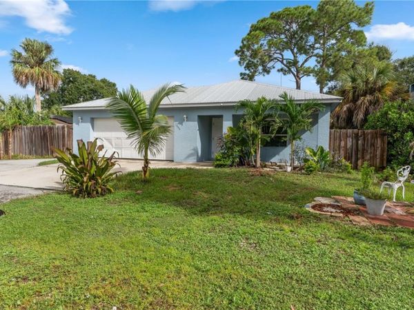 2466 1st Street , Vero Beach, FL 32962