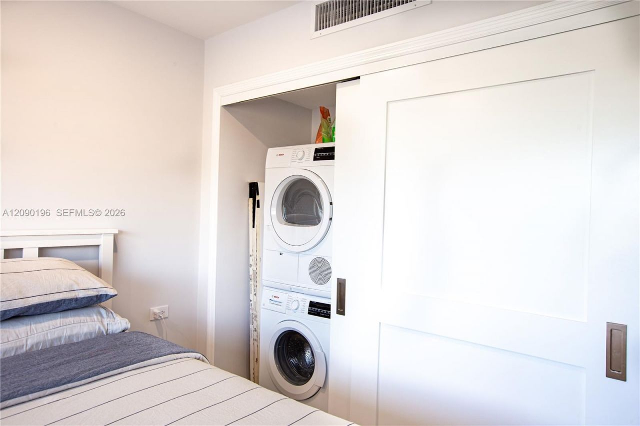 300 Oregon St , Unit 204, Hollywood, FL 33019 Photo