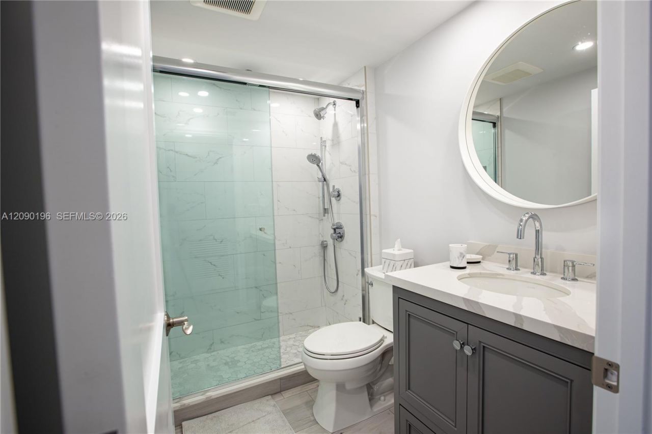 300 Oregon St , Unit 204, Hollywood, FL 33019 Photo