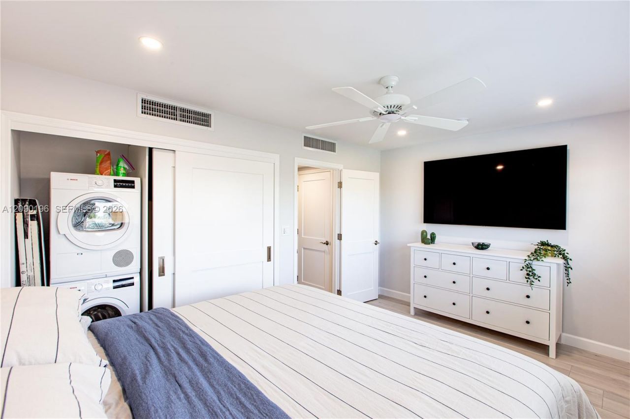 300 Oregon St , Unit 204, Hollywood, FL 33019 Photo
