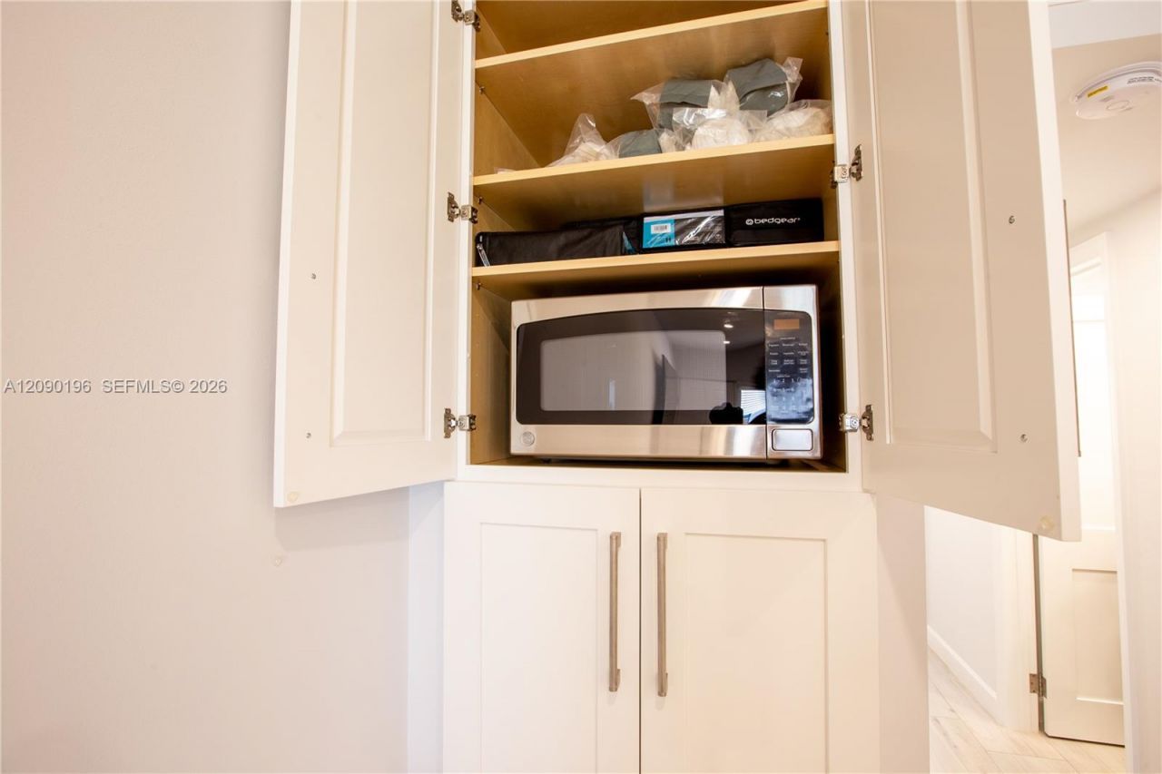 300 Oregon St , Unit 204, Hollywood, FL 33019 Photo