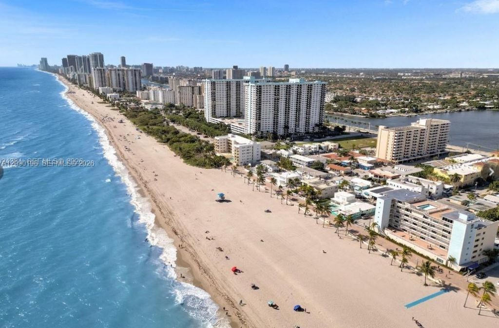 300 Oregon St , Unit 204, Hollywood, FL 33019 Photo
