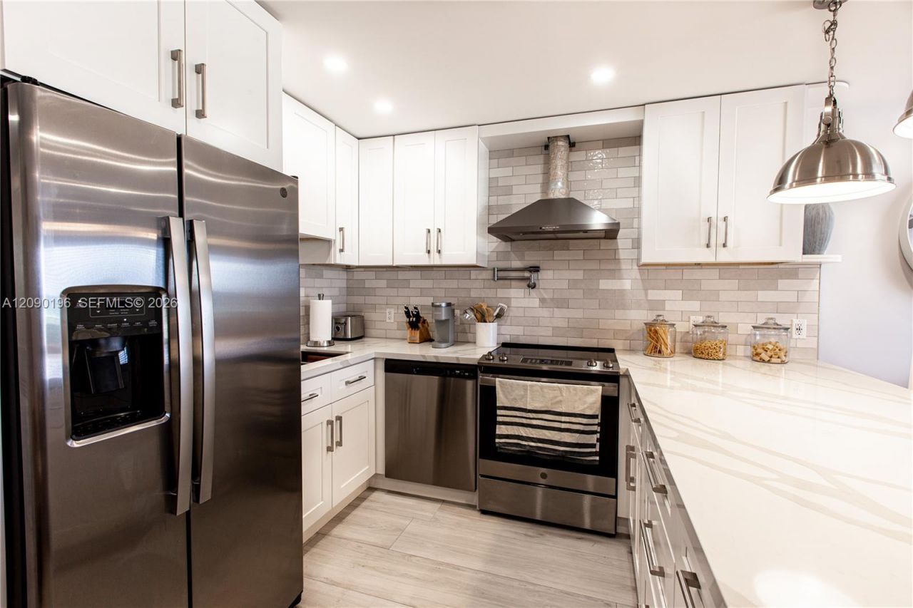 300 Oregon St , Unit 204, Hollywood, FL 33019 Photo