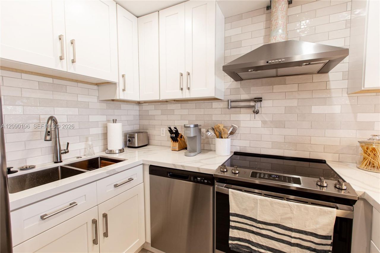 300 Oregon St , Unit 204, Hollywood, FL 33019 Photo